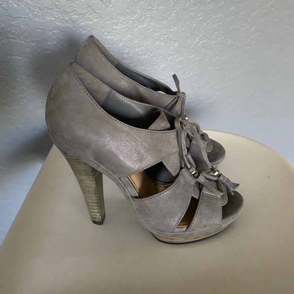 beautiful and elegant gray sandals Coach brand - Picture 2 of 9